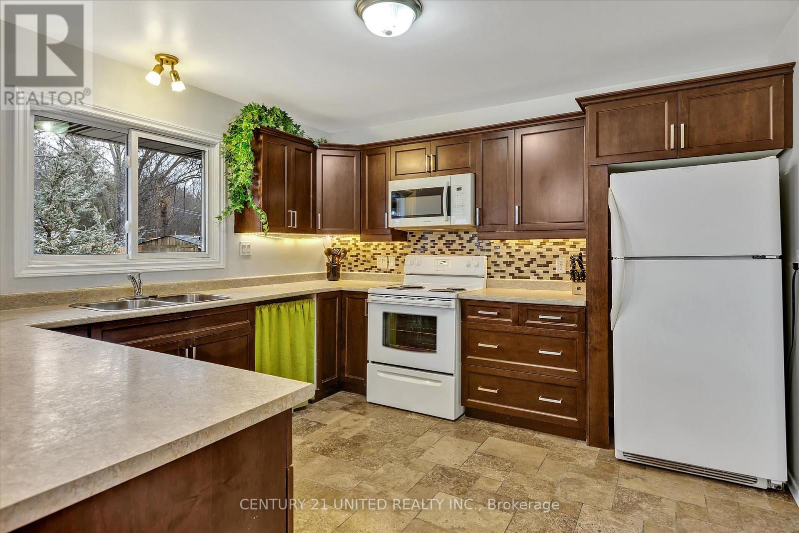 686 Corrigan Crescent, Peterborough South (East), Ontario  K9J 7N8 - Photo 7 - X12082957