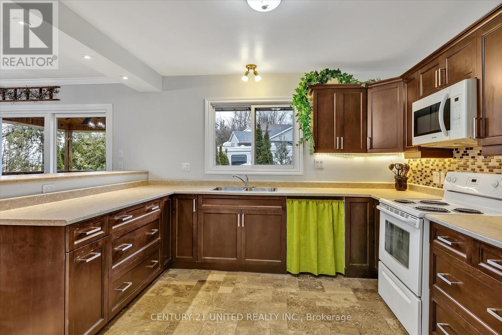 686 Corrigan Crescent, Peterborough South (East), Ontario  K9J 7N8 - Photo 8 - X12082957