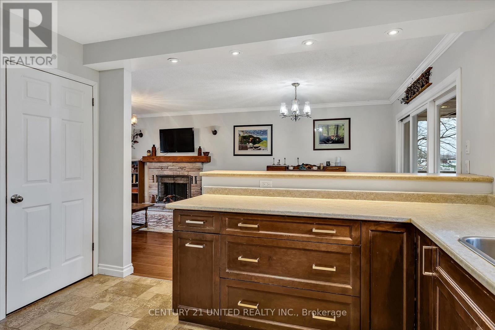686 Corrigan Crescent, Peterborough South (East), Ontario  K9J 7N8 - Photo 9 - X12082957