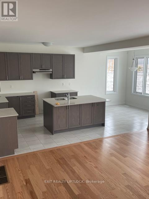 815 Griffin Trail, Peterborough North (North), Ontario  K9K 0J4 - Photo 5 - X12083330