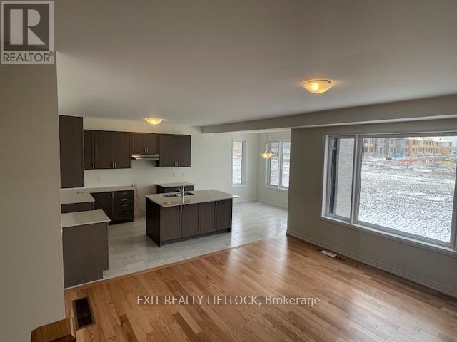 815 Griffin Trail, Peterborough North (North), Ontario  K9K 0J4 - Photo 9 - X12083330