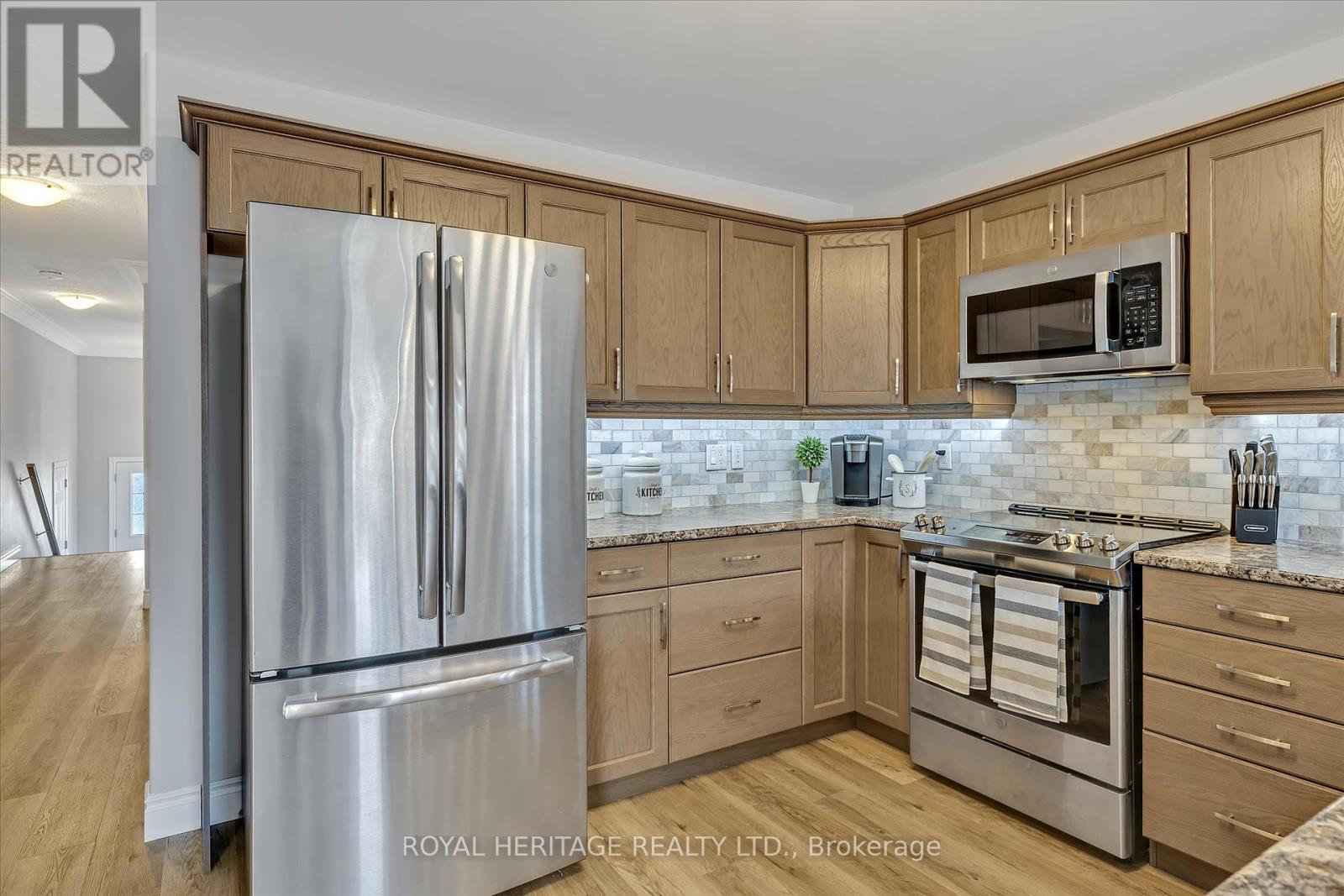 562 Joslin Street, Peterborough North (North), Ontario  K9J 0J1 - Photo 10 - X12083417