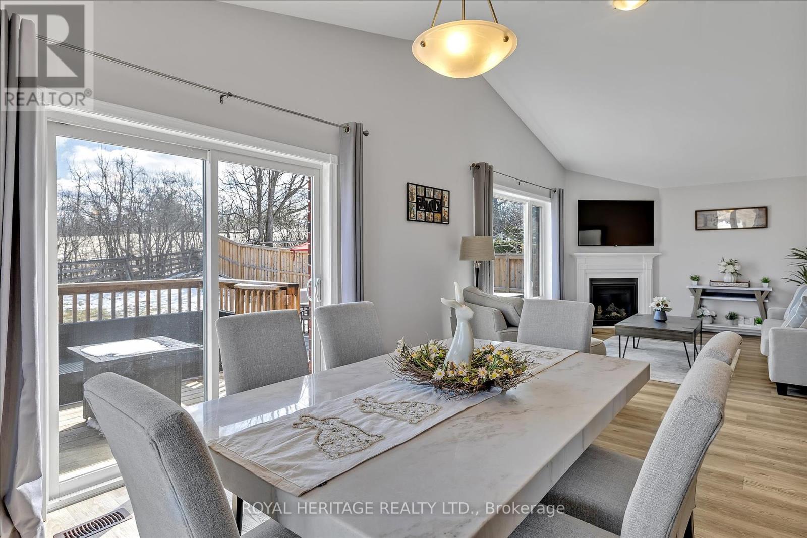 562 Joslin Street, Peterborough North (North), Ontario  K9J 0J1 - Photo 13 - X12083417