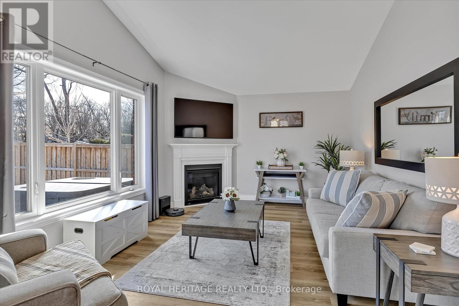 562 Joslin Street, Peterborough North (North), Ontario  K9J 0J1 - Photo 14 - X12083417