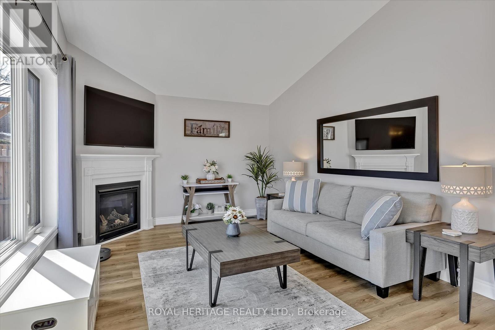 562 Joslin Street, Peterborough North (North), Ontario  K9J 0J1 - Photo 15 - X12083417