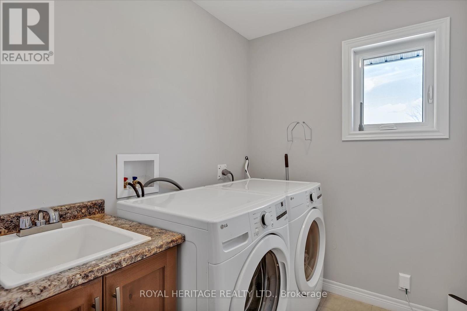 562 Joslin Street, Peterborough North (North), Ontario  K9J 0J1 - Photo 26 - X12083417