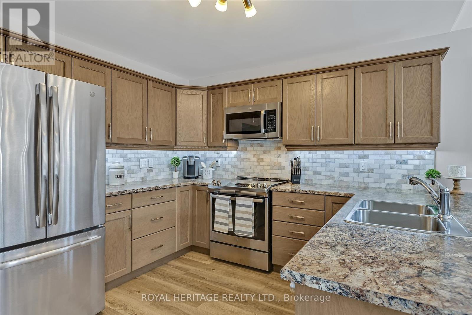 562 Joslin Street, Peterborough North (North), Ontario  K9J 0J1 - Photo 8 - X12083417