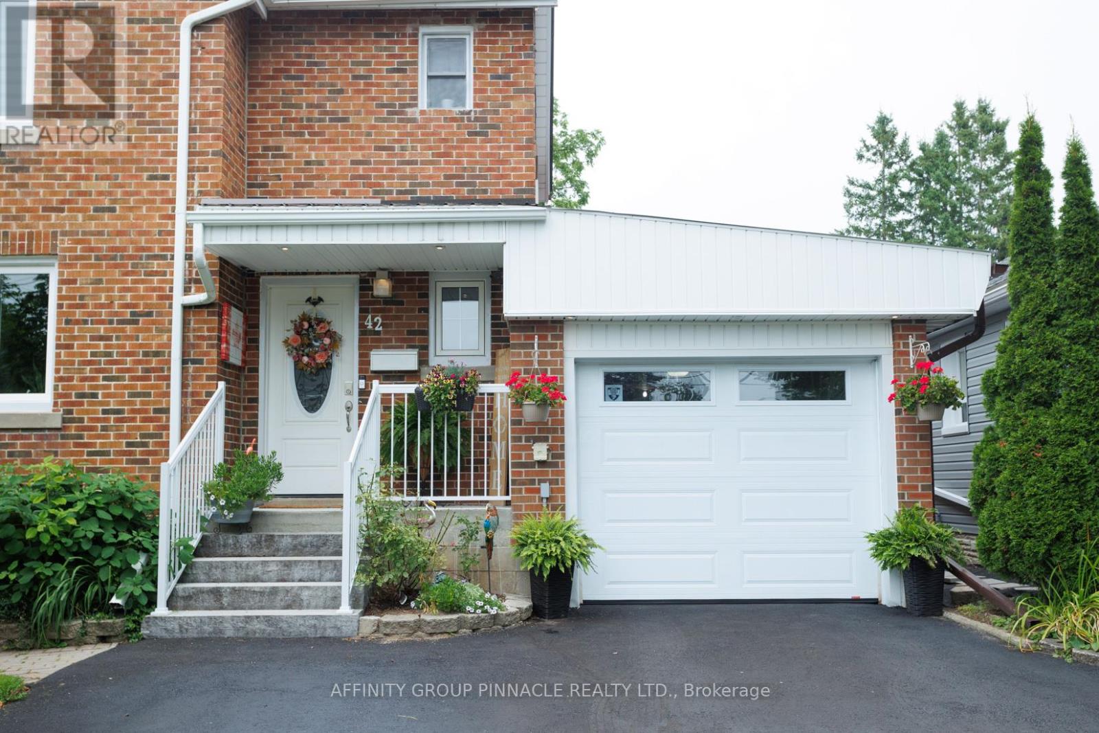 42 St David Street, Kawartha Lakes (Lindsay), Ontario  K9V 1N3 - Photo 6 - X12084444