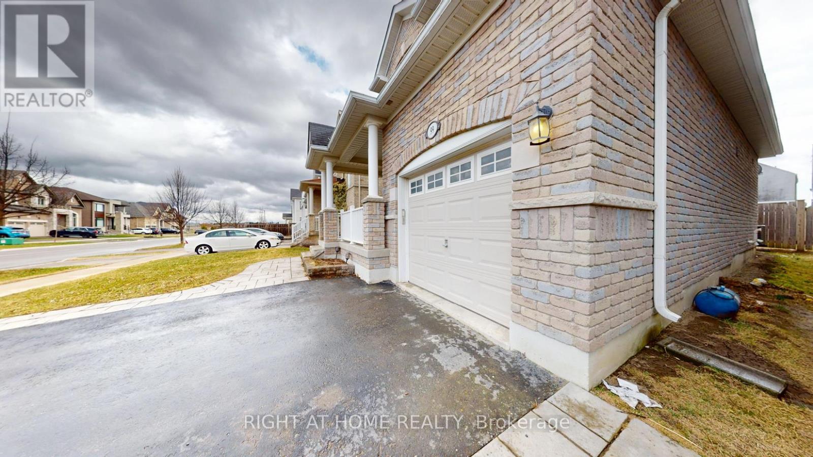 99 Grady Drive, Clarington (Newcastle), Ontario  L1B 0C6 - Photo 2 - E12085363