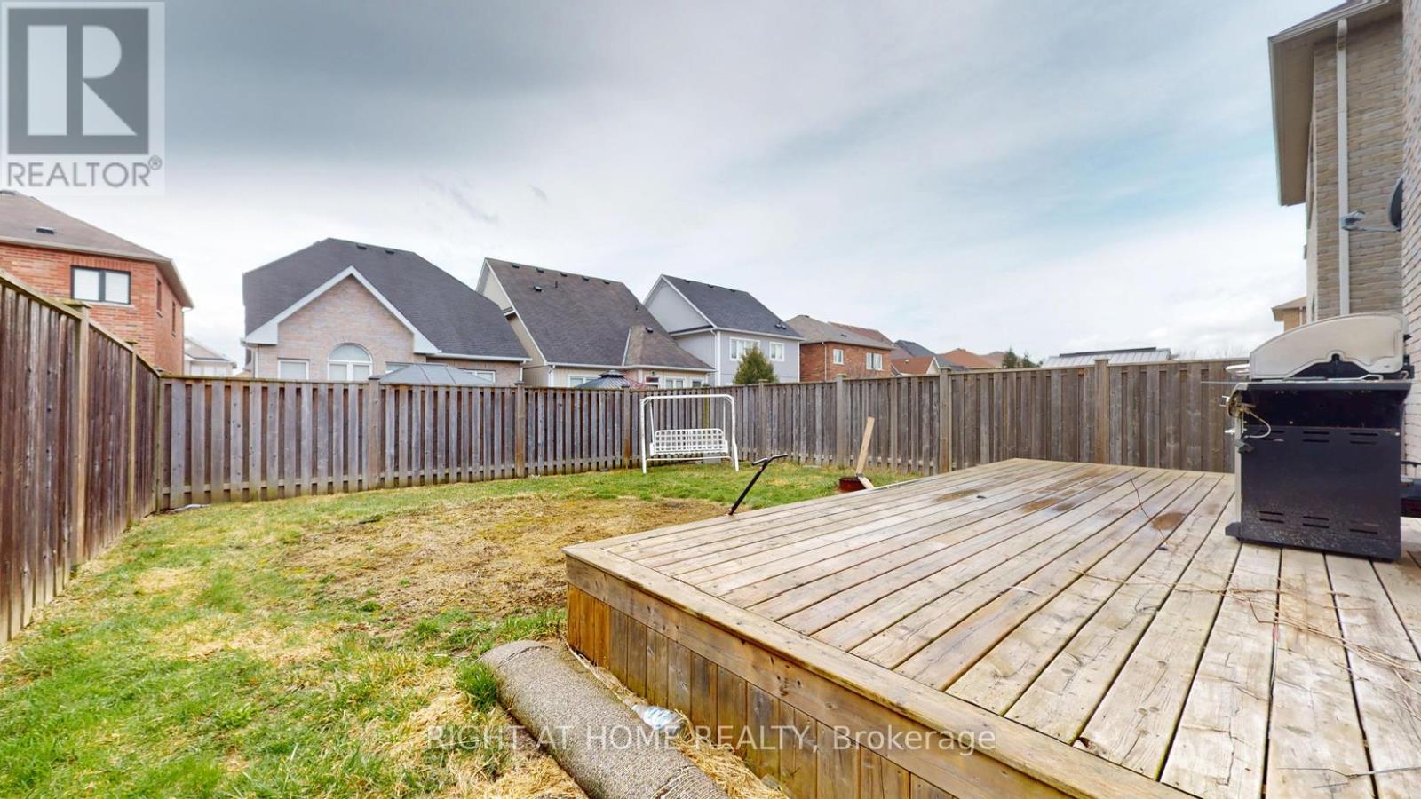 99 Grady Drive, Clarington (Newcastle), Ontario  L1B 0C6 - Photo 4 - E12085363