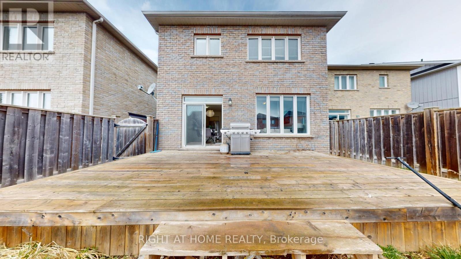 99 Grady Drive, Clarington (Newcastle), Ontario  L1B 0C6 - Photo 5 - E12085363