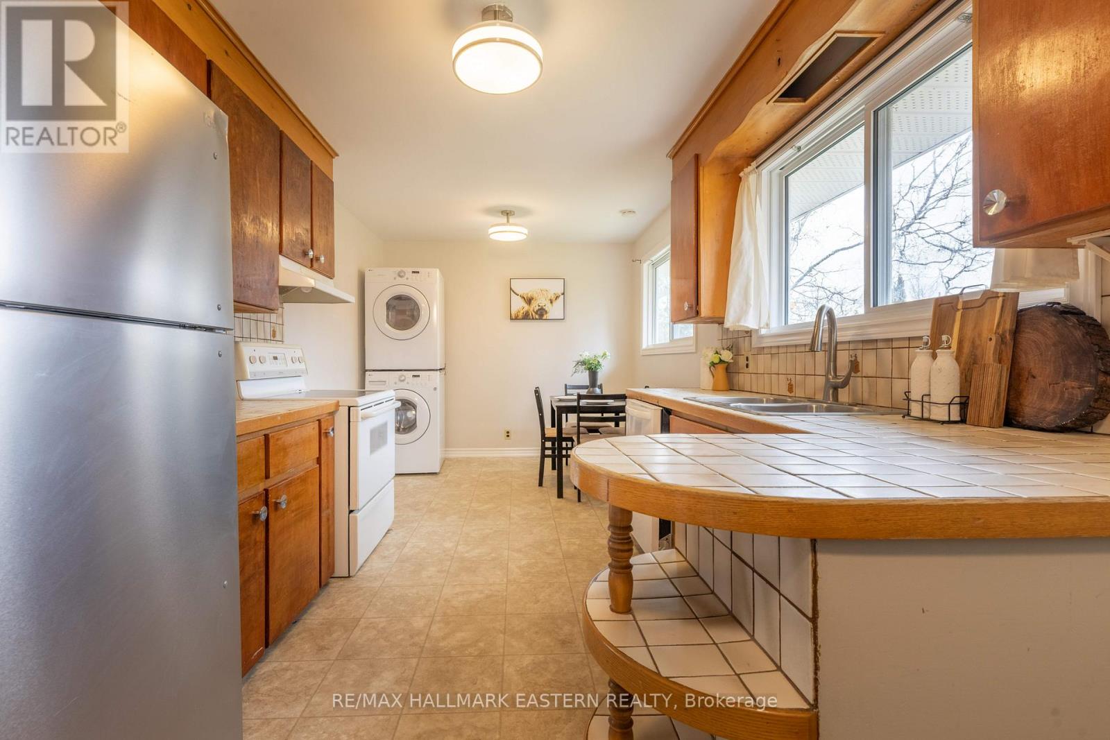 204 Hillview Drive, Peterborough North (South), Ontario  K9K 2N2 - Photo 11 - X12087145