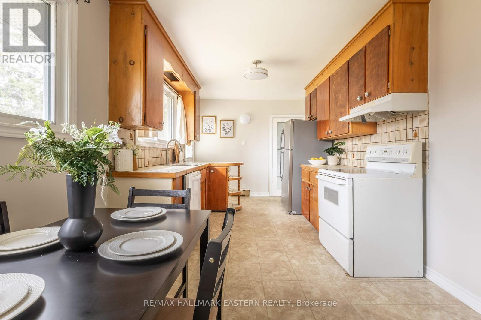 204 Hillview Drive, Peterborough North (South), Ontario  K9K 2N2 - Photo 13 - X12087145
