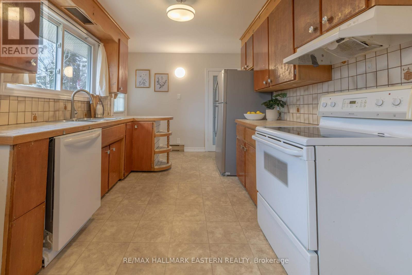 204 Hillview Drive, Peterborough North (South), Ontario  K9K 2N2 - Photo 15 - X12087145