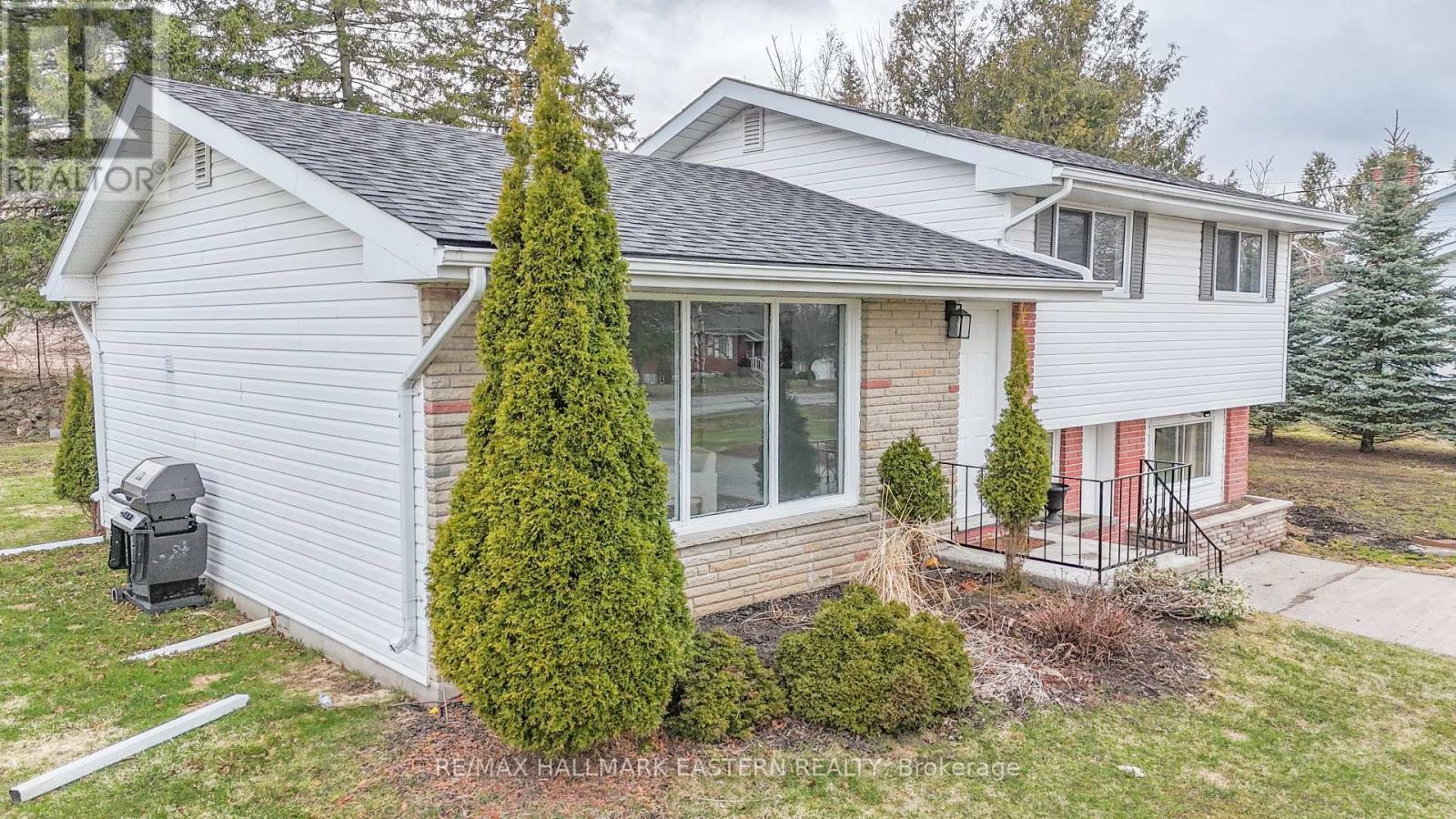 204 Hillview Drive, Peterborough North (South), Ontario  K9K 2N2 - Photo 2 - X12087145