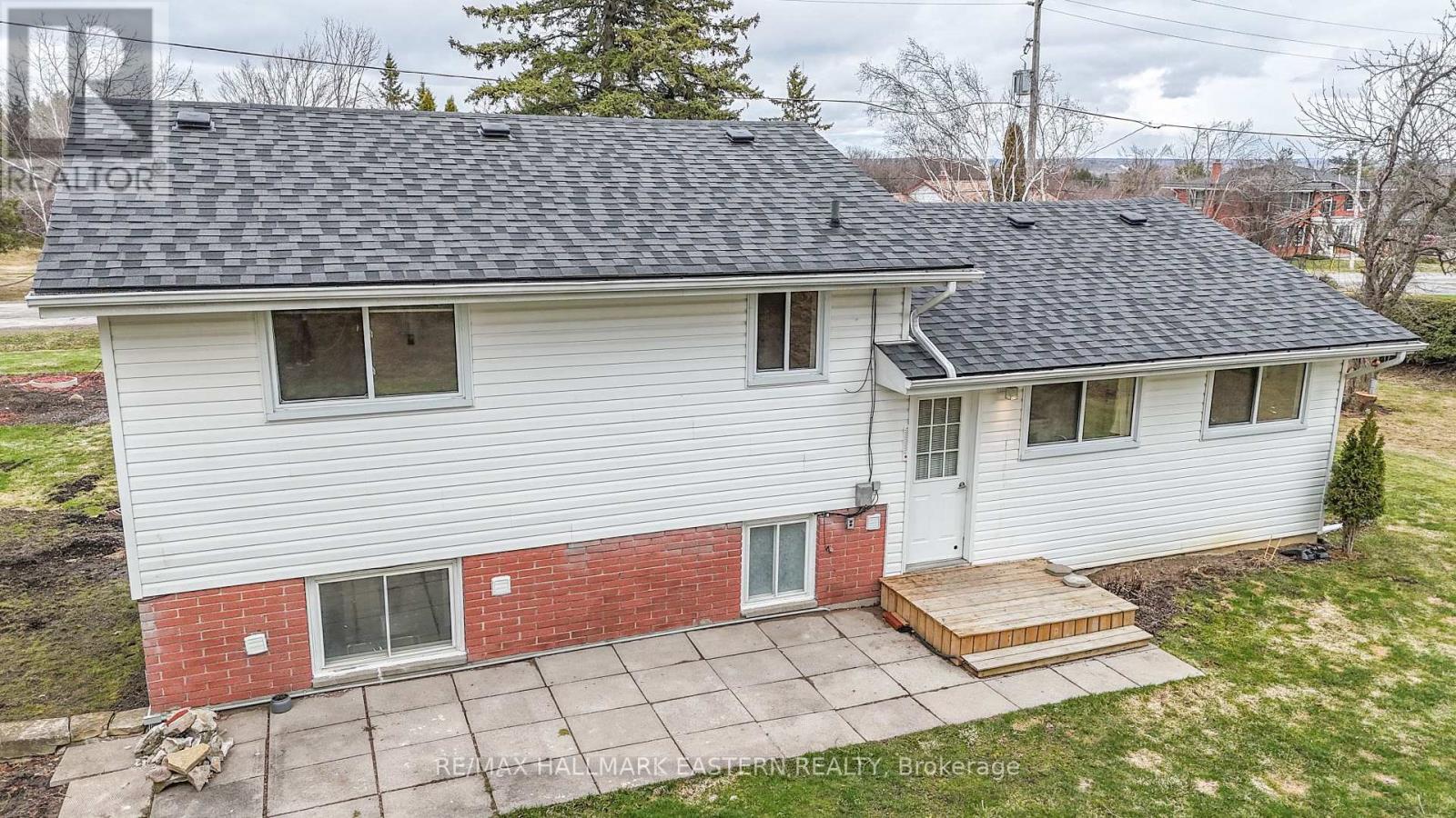204 Hillview Drive, Peterborough North (South), Ontario  K9K 2N2 - Photo 34 - X12087145