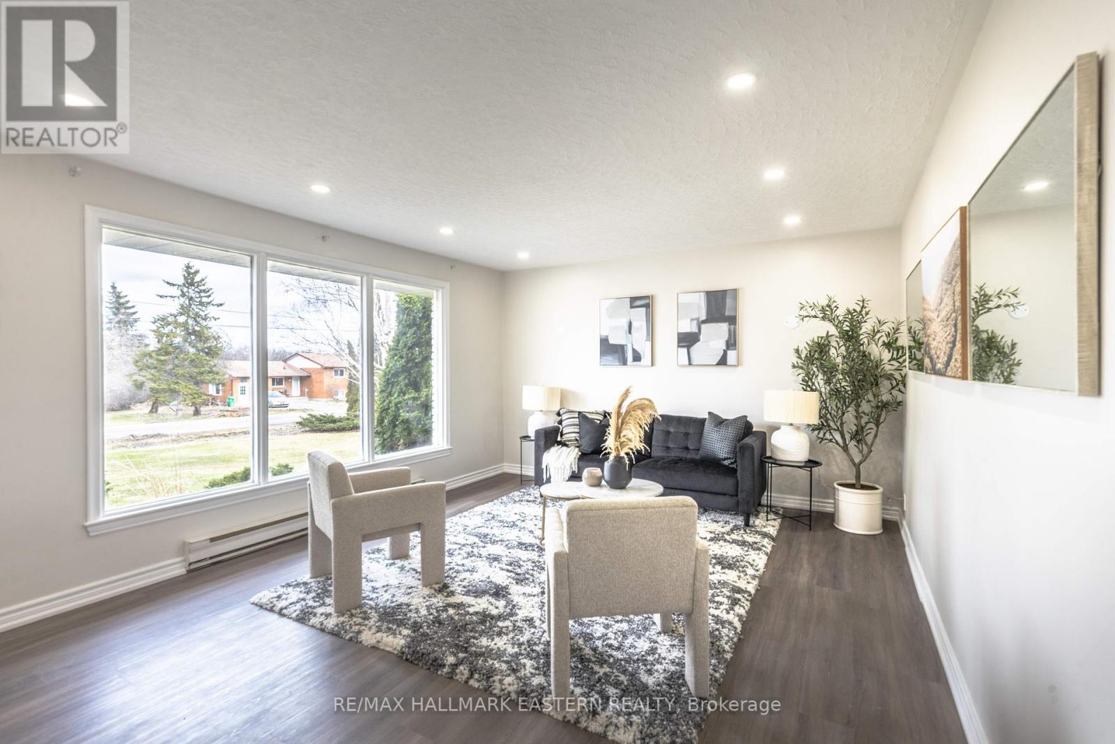 204 Hillview Drive, Peterborough North (South), Ontario  K9K 2N2 - Photo 5 - X12087145