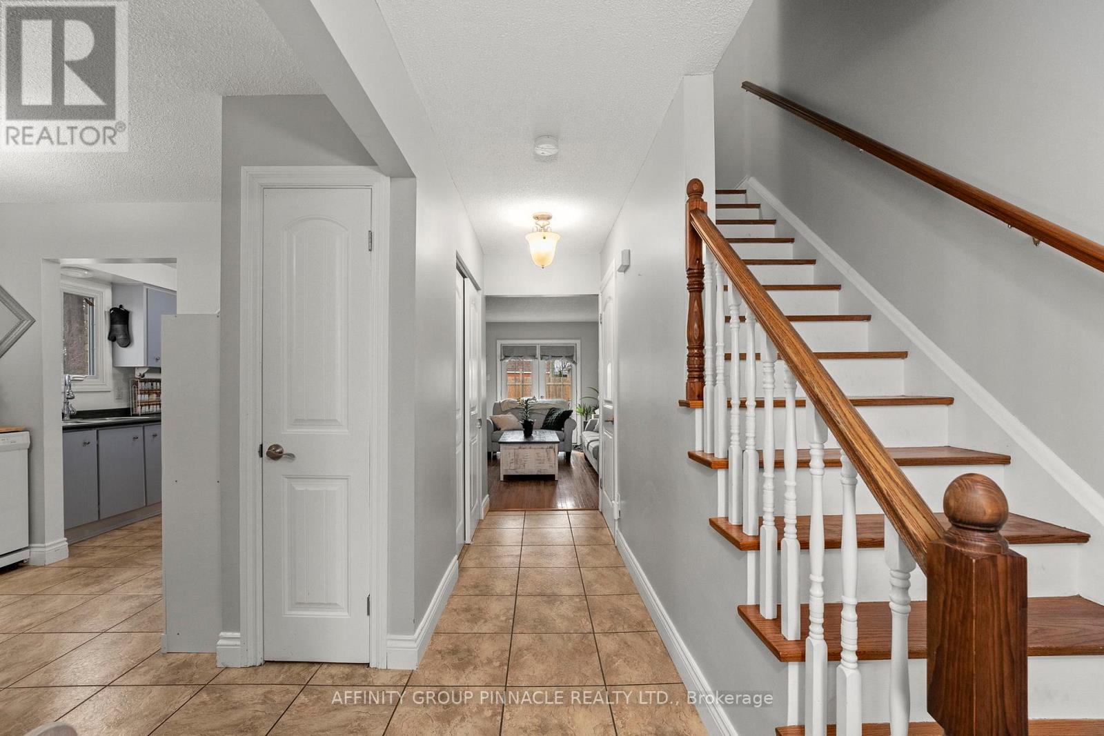 115 Orchard Park Road, Kawartha Lakes (Lindsay), Ontario  K9V 4V8 - Photo 5 - X12087178