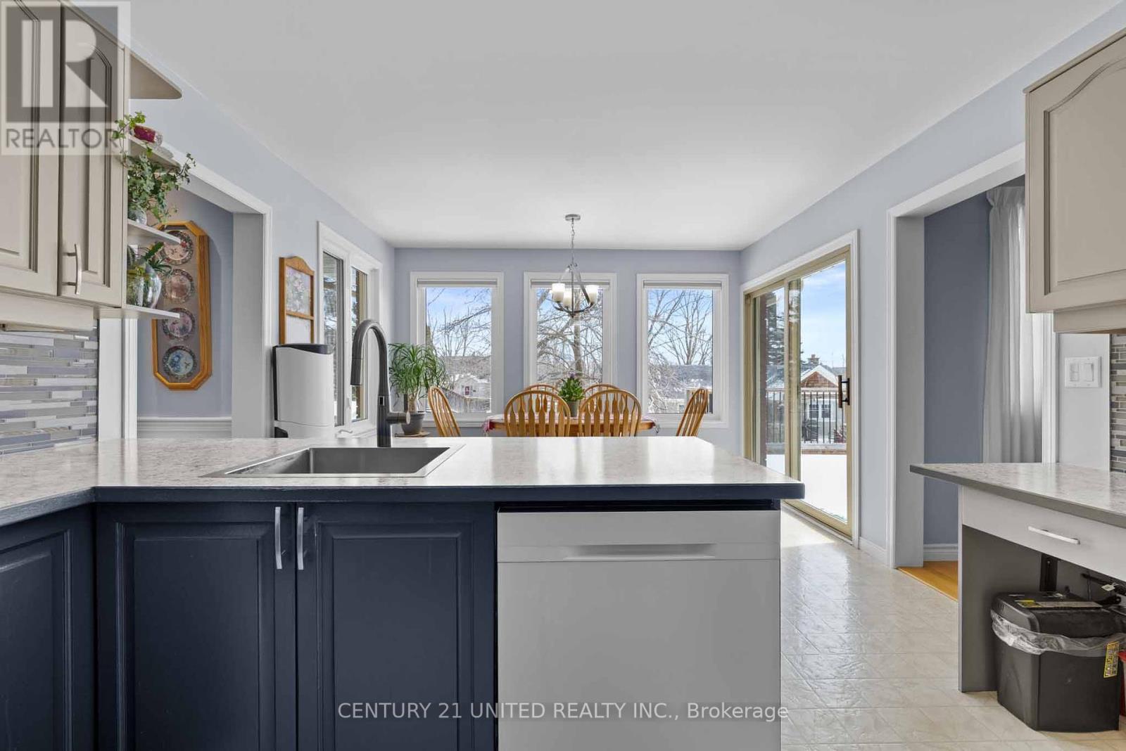 1688 Waddell Avenue, Peterborough West (South), Ontario  K9K 2G6 - Photo 6 - X12088322