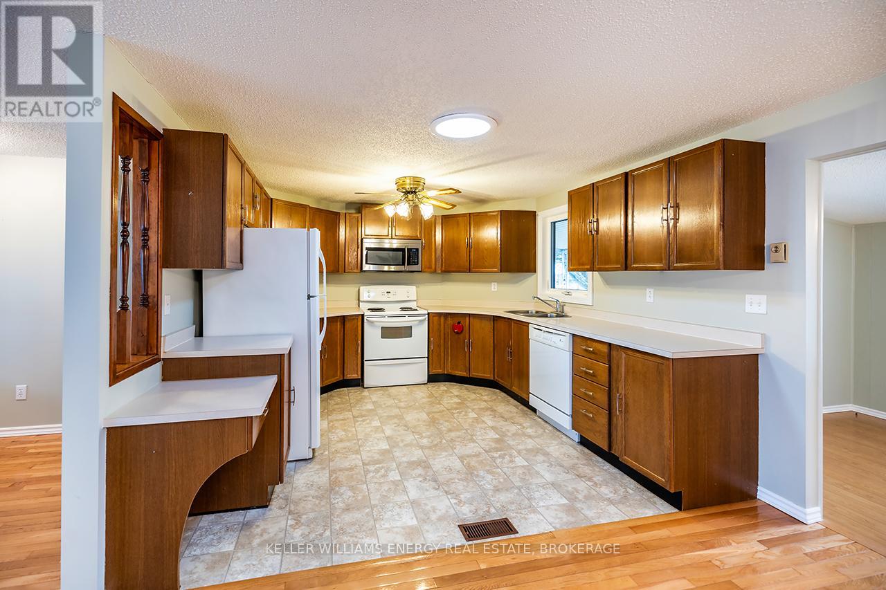 14 Fairway Drive, Clarington (Newcastle), Ontario  L1B 1B3 - Photo 10 - E12088558