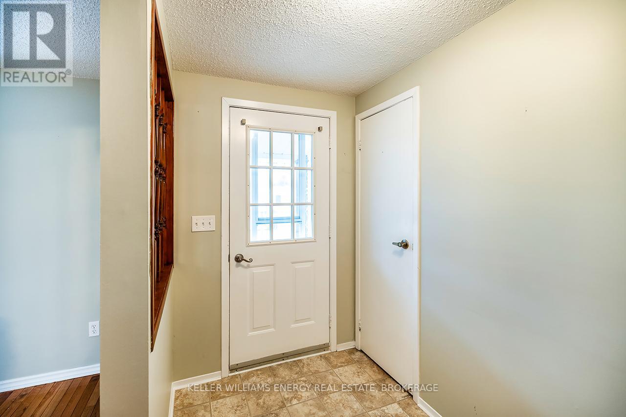 14 Fairway Drive, Clarington (Newcastle), Ontario  L1B 1B3 - Photo 17 - E12088558