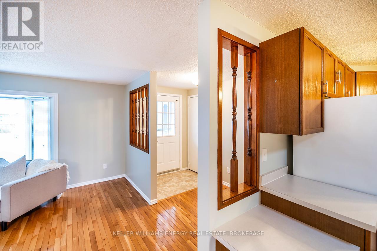 14 Fairway Drive, Clarington (Newcastle), Ontario  L1B 1B3 - Photo 4 - E12088558