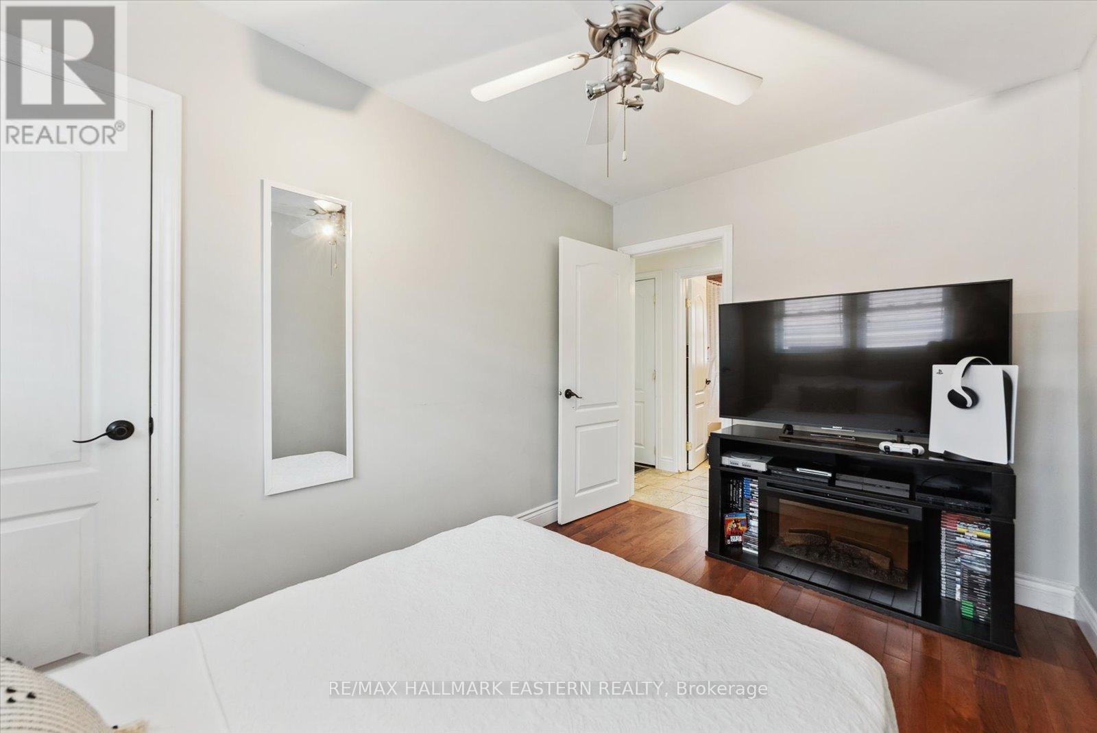 508 Erskine Avenue, Peterborough South (West), Ontario  K9J 5T4 - Photo 14 - X12088460