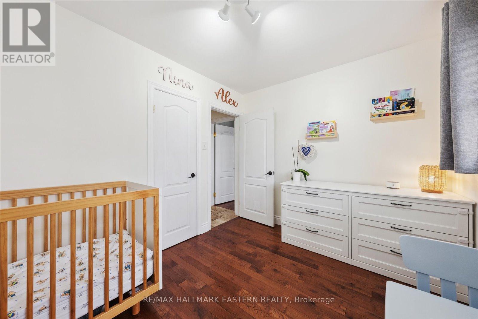508 Erskine Avenue, Peterborough South (West), Ontario  K9J 5T4 - Photo 18 - X12088460