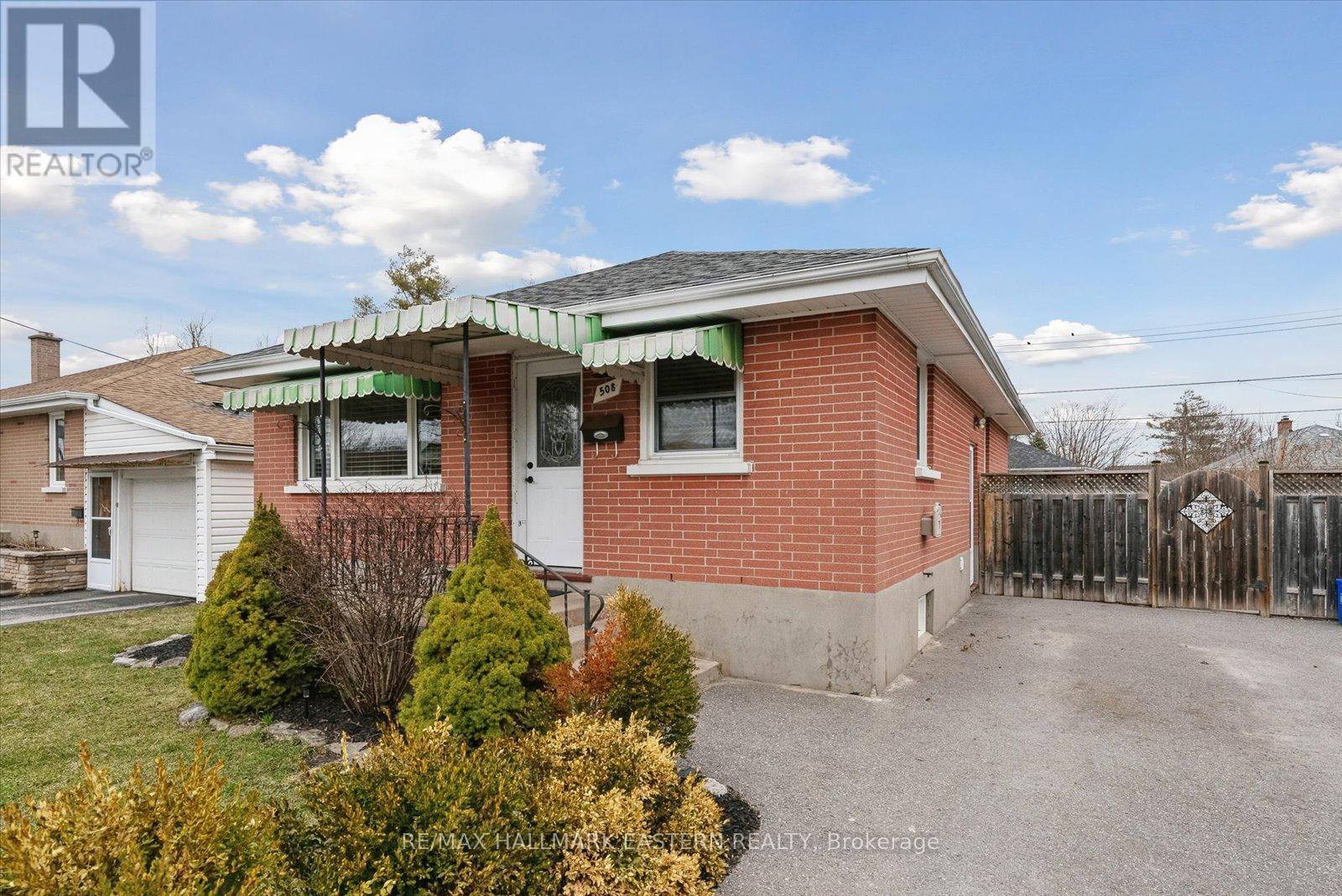 508 Erskine Avenue, Peterborough South (West), Ontario  K9J 5T4 - Photo 2 - X12088460