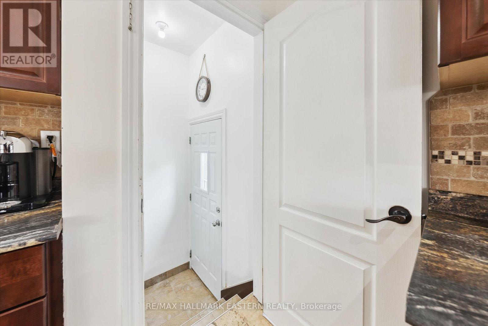 508 Erskine Avenue, Peterborough South (West), Ontario  K9J 5T4 - Photo 22 - X12088460