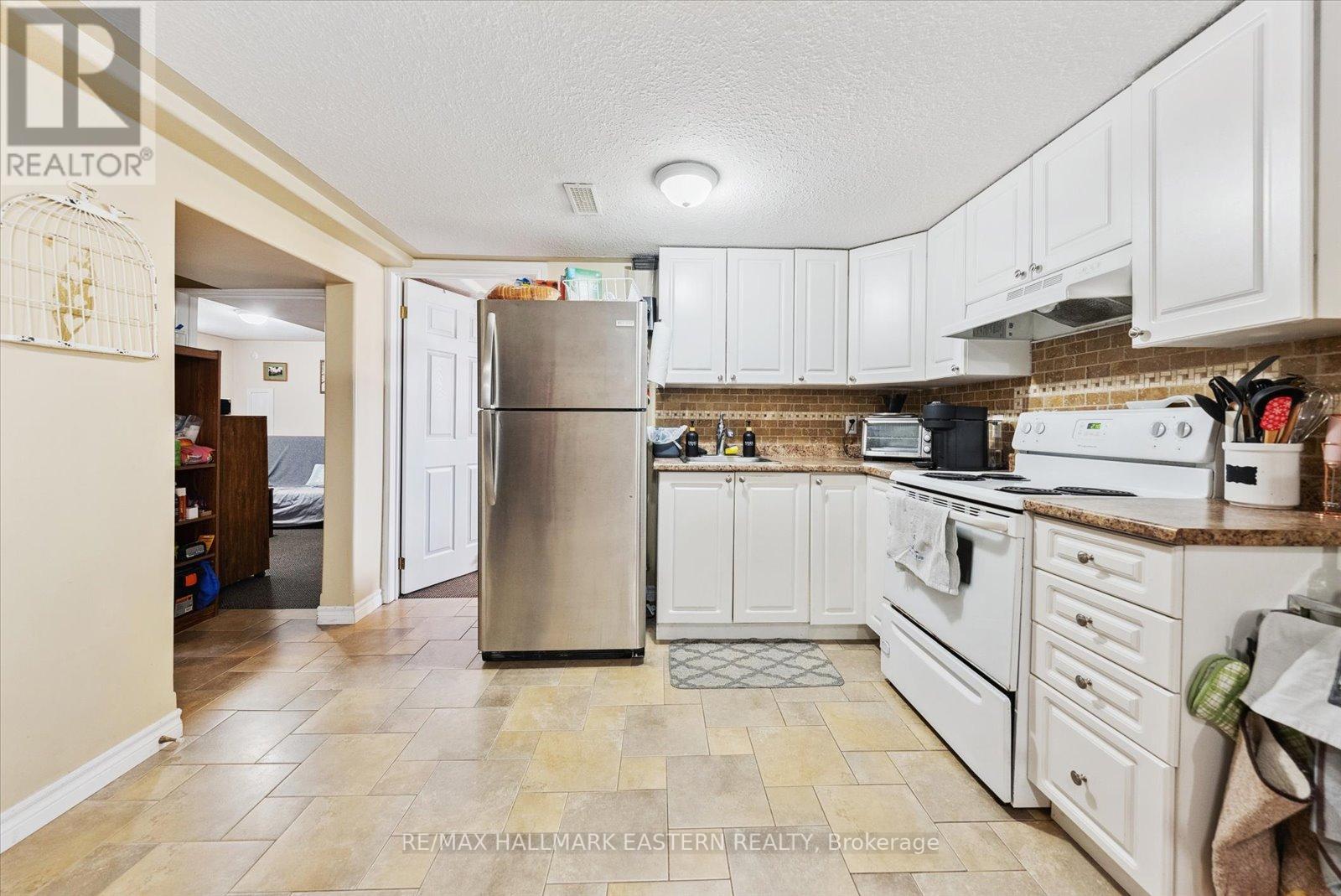 508 Erskine Avenue, Peterborough South (West), Ontario  K9J 5T4 - Photo 24 - X12088460
