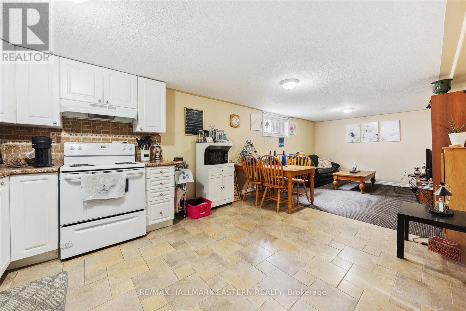 508 Erskine Avenue, Peterborough South (West), Ontario  K9J 5T4 - Photo 25 - X12088460