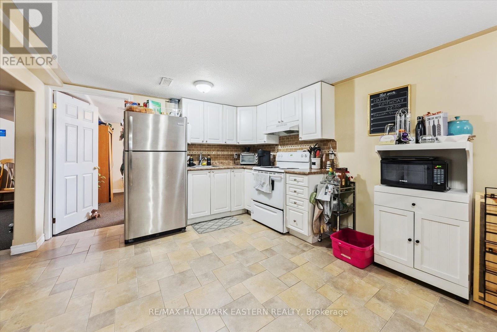 508 Erskine Avenue, Peterborough South (West), Ontario  K9J 5T4 - Photo 28 - X12088460