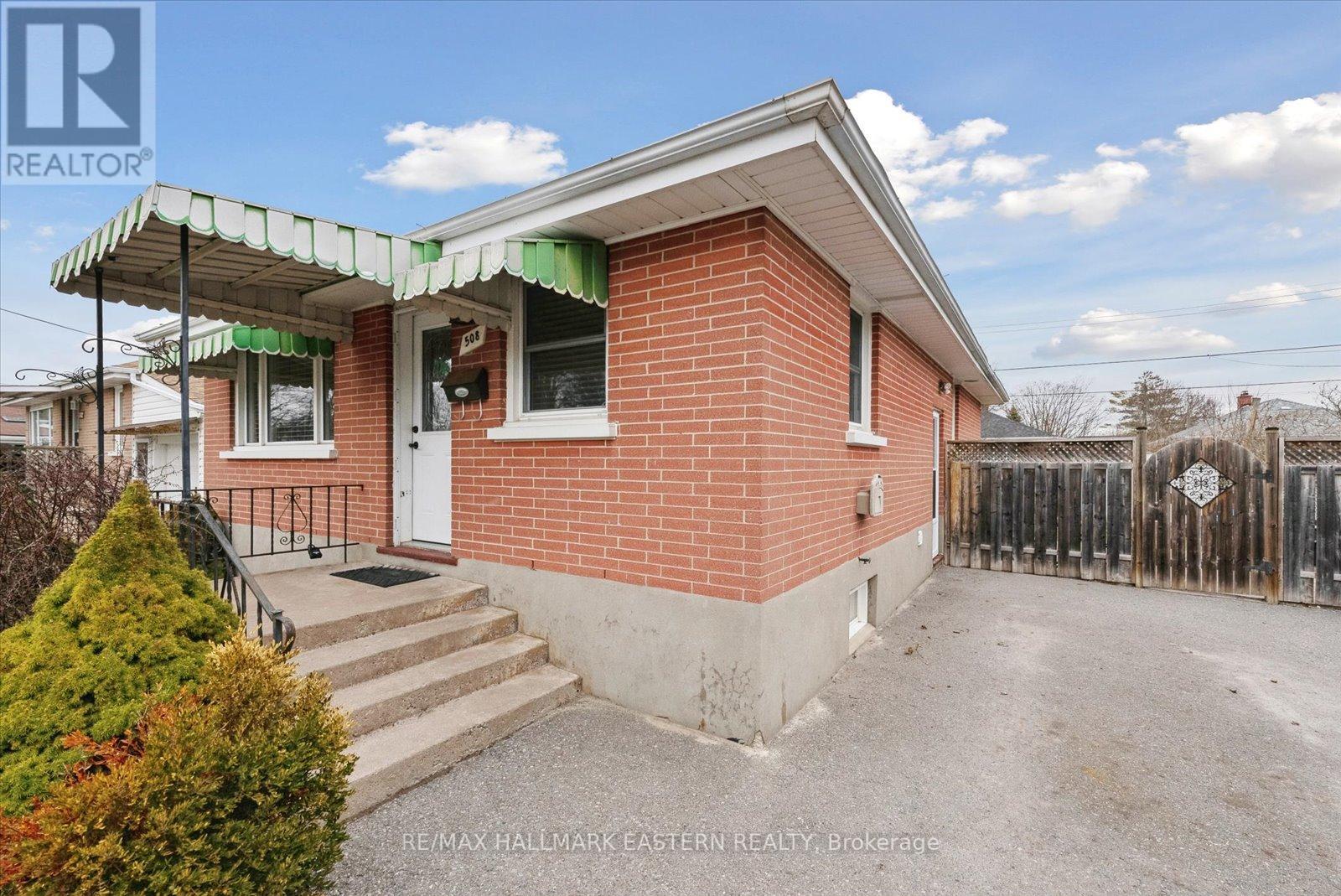 508 Erskine Avenue, Peterborough South (West), Ontario  K9J 5T4 - Photo 3 - X12088460
