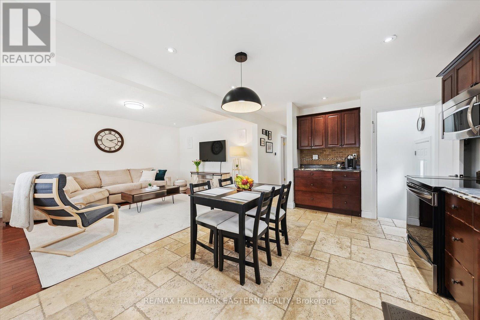 508 Erskine Avenue, Peterborough South (West), Ontario  K9J 5T4 - Photo 8 - X12088460