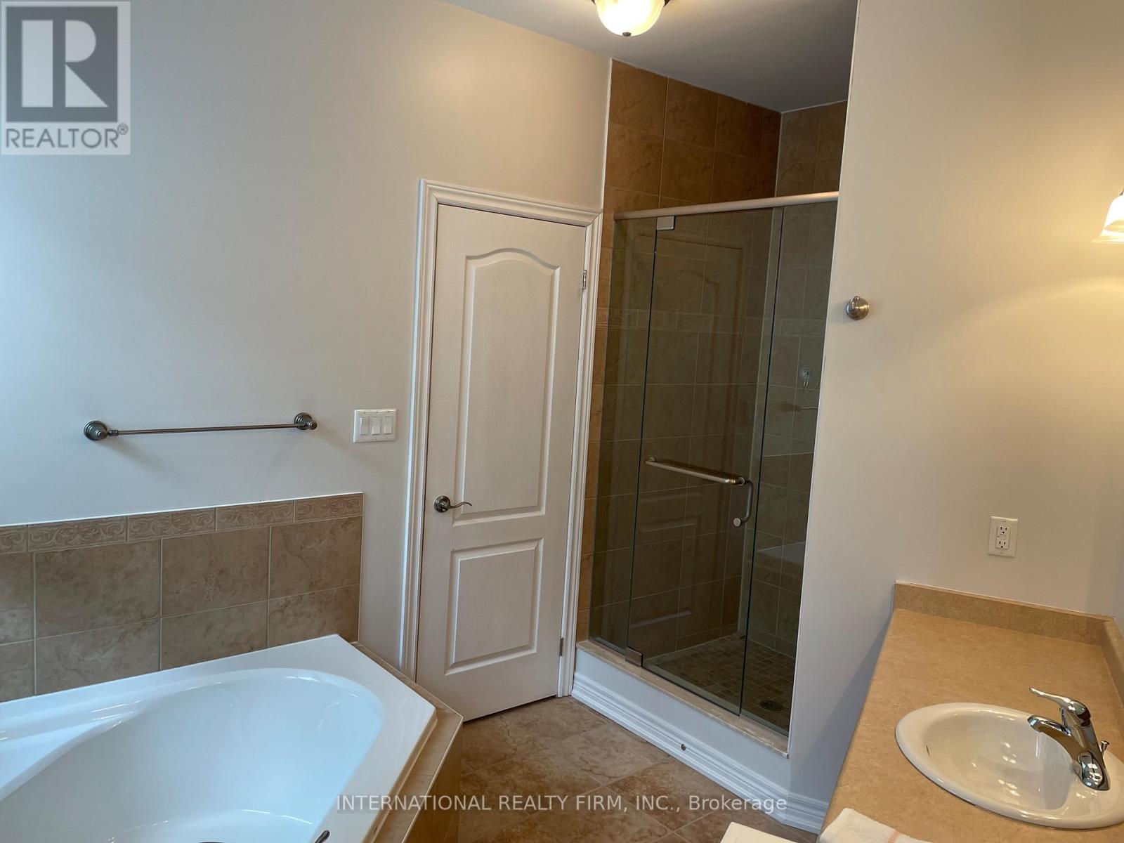 12 Dunsford Court, Kawartha Lakes (Lindsay), Ontario  K9V 5T2 - Photo 11 - X12090349