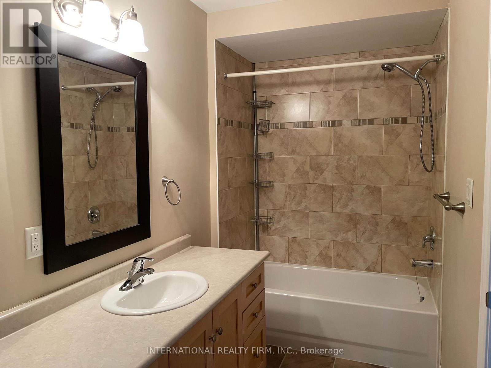 12 Dunsford Court, Kawartha Lakes (Lindsay), Ontario  K9V 5T2 - Photo 16 - X12090349