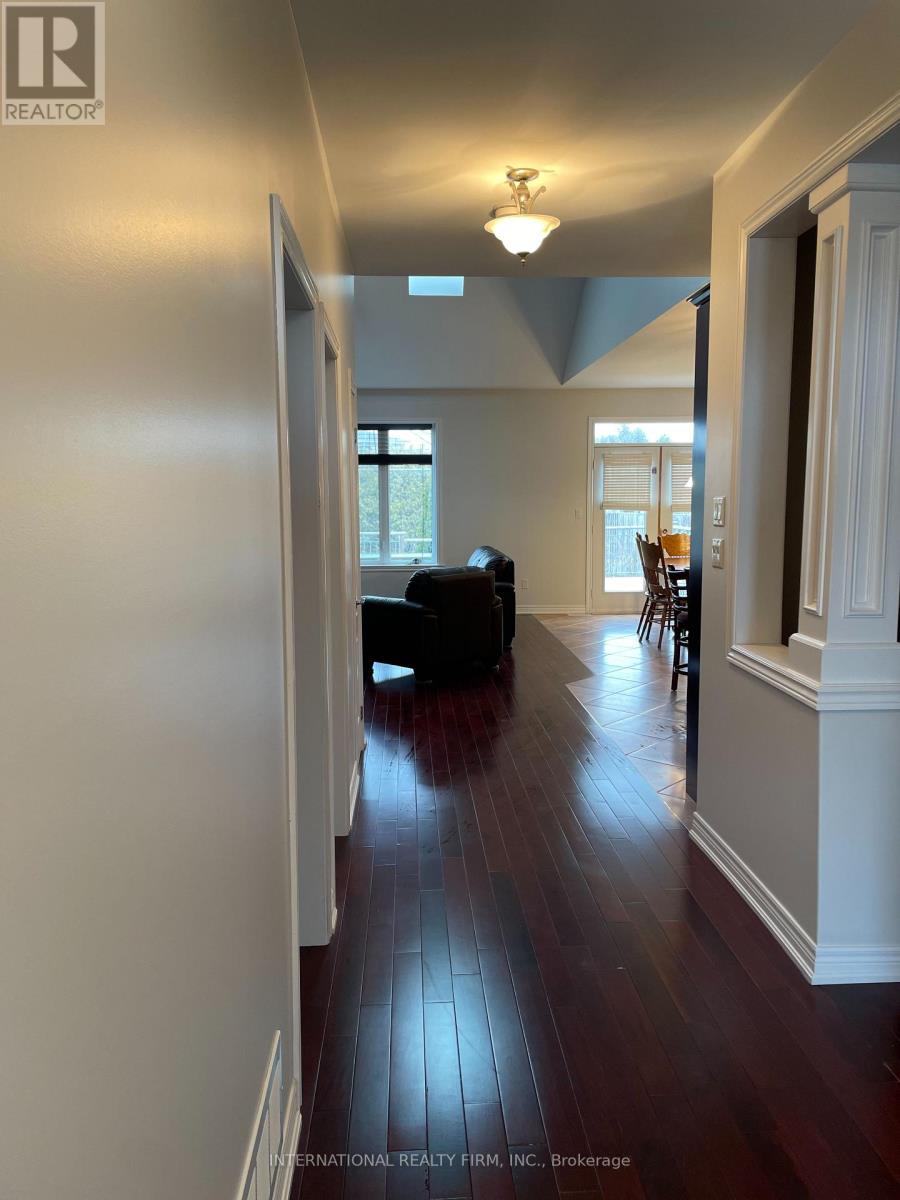 12 Dunsford Court, Kawartha Lakes (Lindsay), Ontario  K9V 5T2 - Photo 2 - X12090349