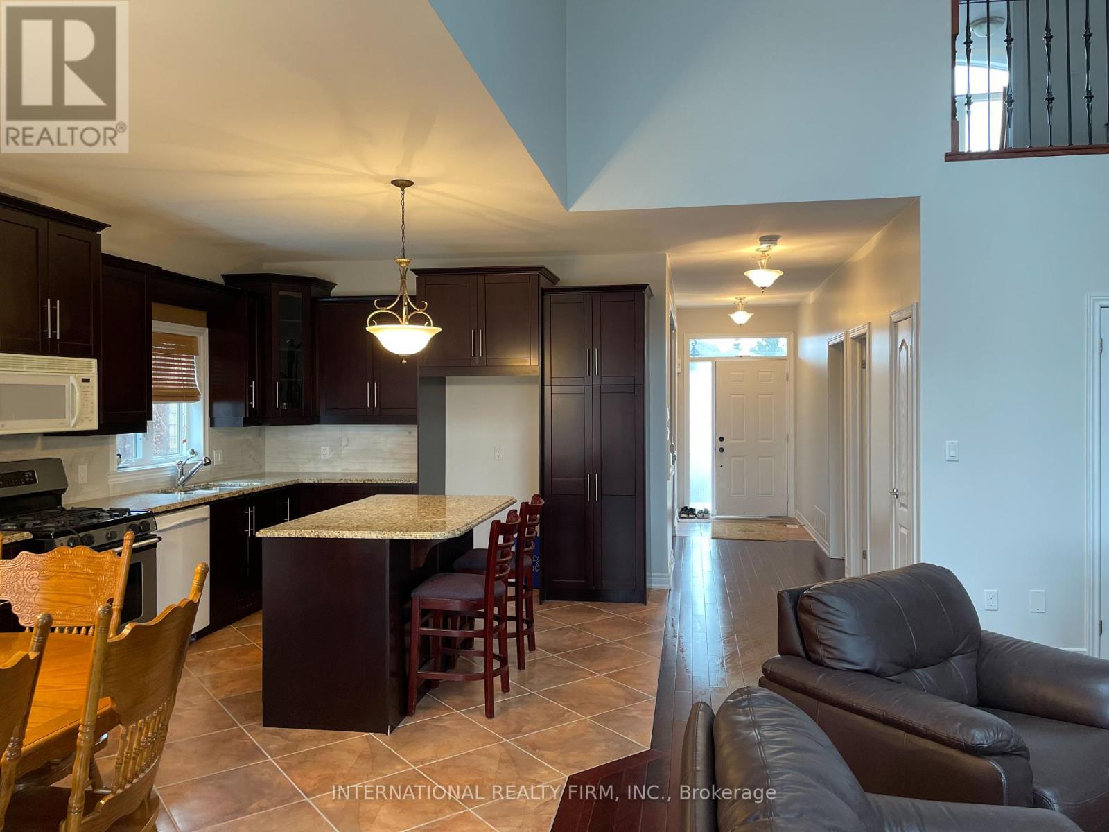 12 Dunsford Court, Kawartha Lakes (Lindsay), Ontario  K9V 5T2 - Photo 3 - X12090349