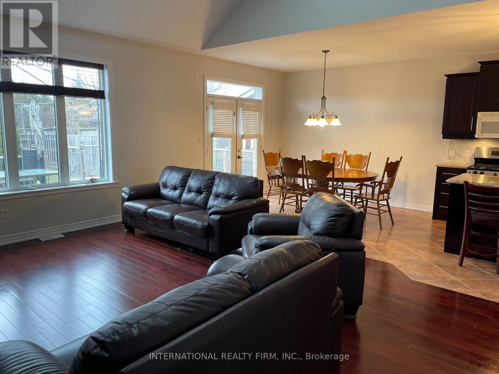 12 Dunsford Court, Kawartha Lakes (Lindsay), Ontario  K9V 5T2 - Photo 6 - X12090349