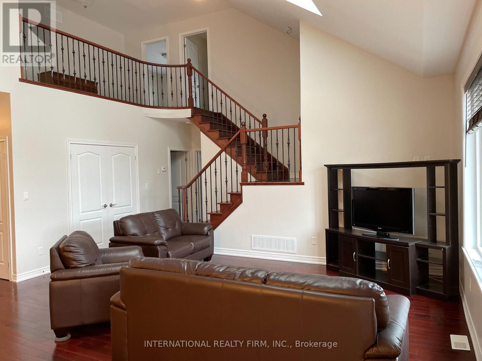 12 Dunsford Court, Kawartha Lakes (Lindsay), Ontario  K9V 5T2 - Photo 7 - X12090349
