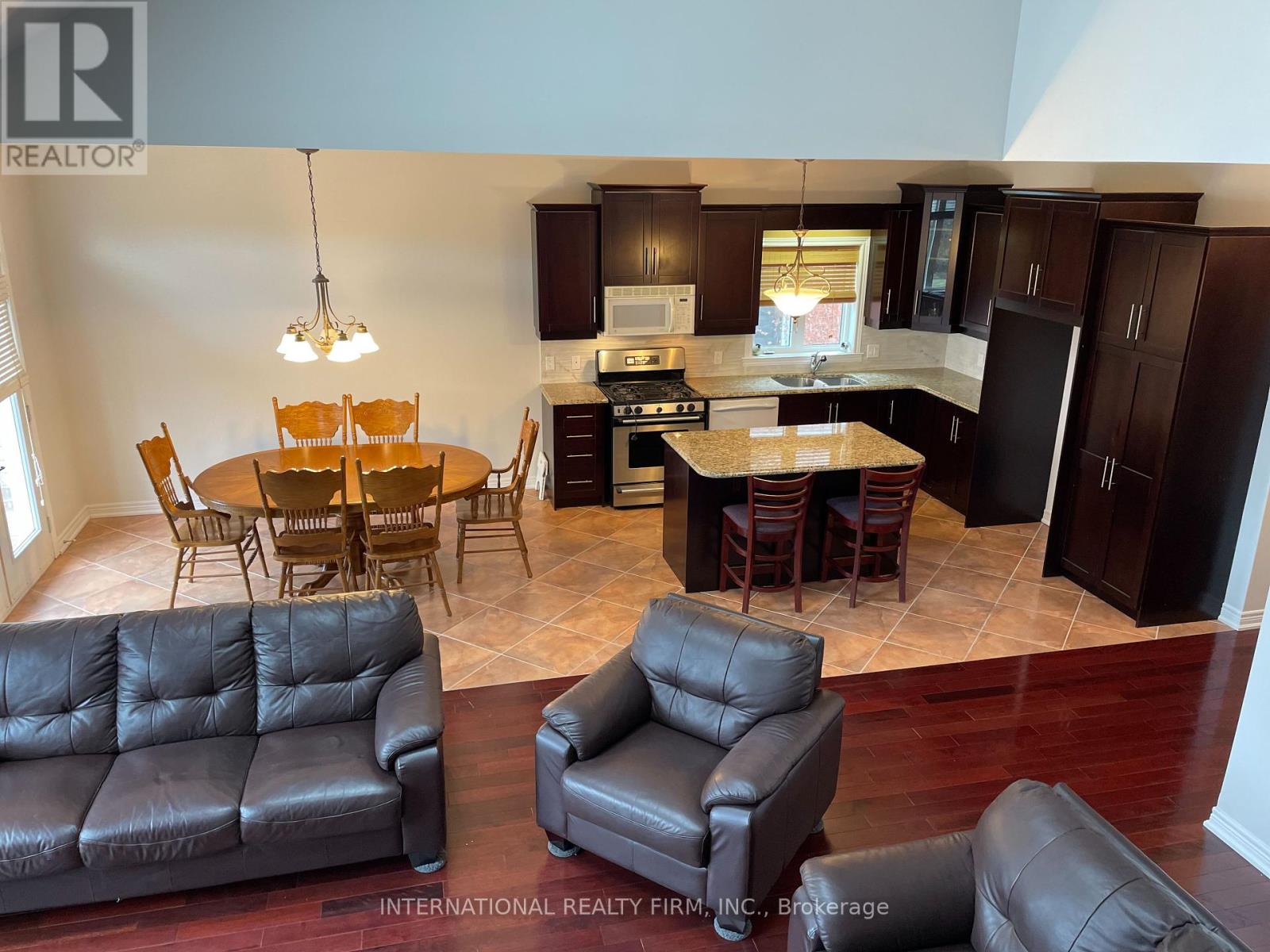 12 Dunsford Court, Kawartha Lakes (Lindsay), Ontario  K9V 5T2 - Photo 8 - X12090349