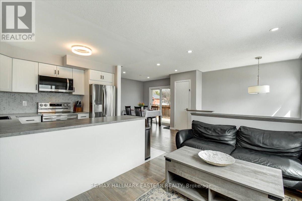 207 Milroy Drive, Peterborough North (North), Ontario  K9H 7M8 - Photo 10 - X12091663