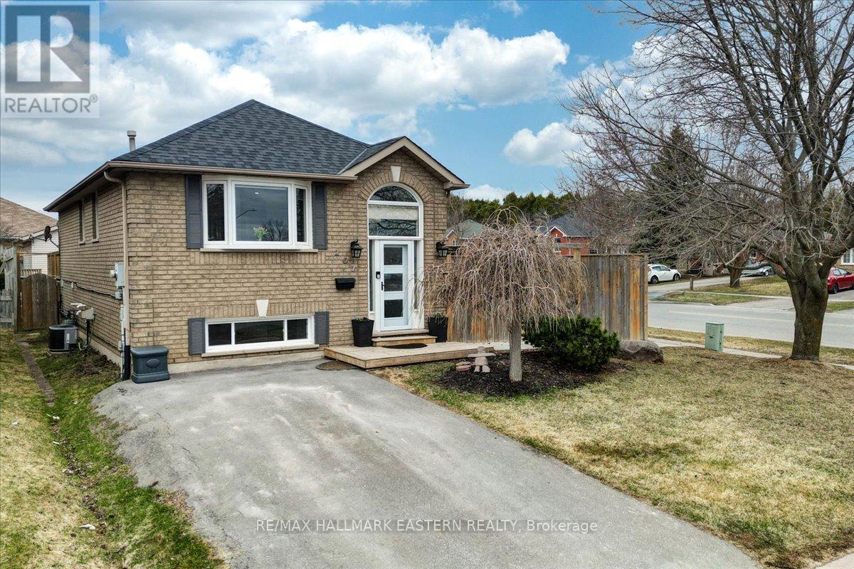 207 Milroy Drive, Peterborough North (North), Ontario  K9H 7M8 - Photo 2 - X12091663
