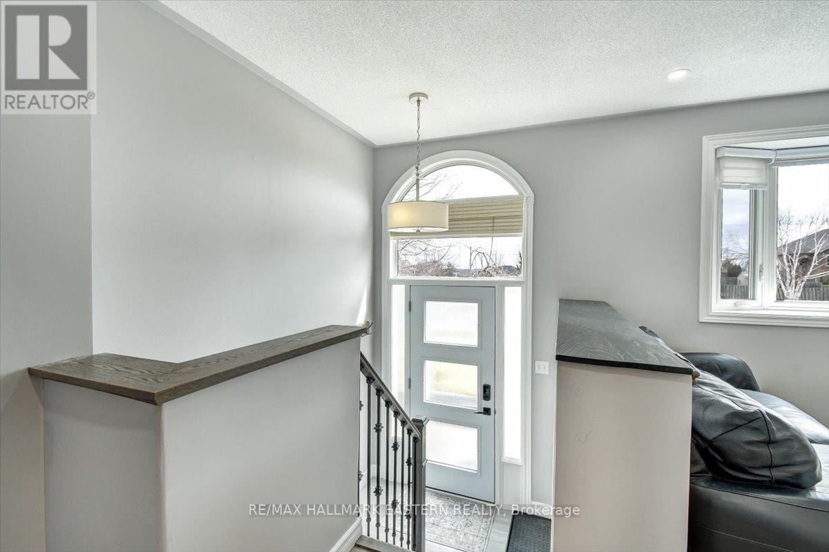 207 Milroy Drive, Peterborough North (North), Ontario  K9H 7M8 - Photo 4 - X12091663