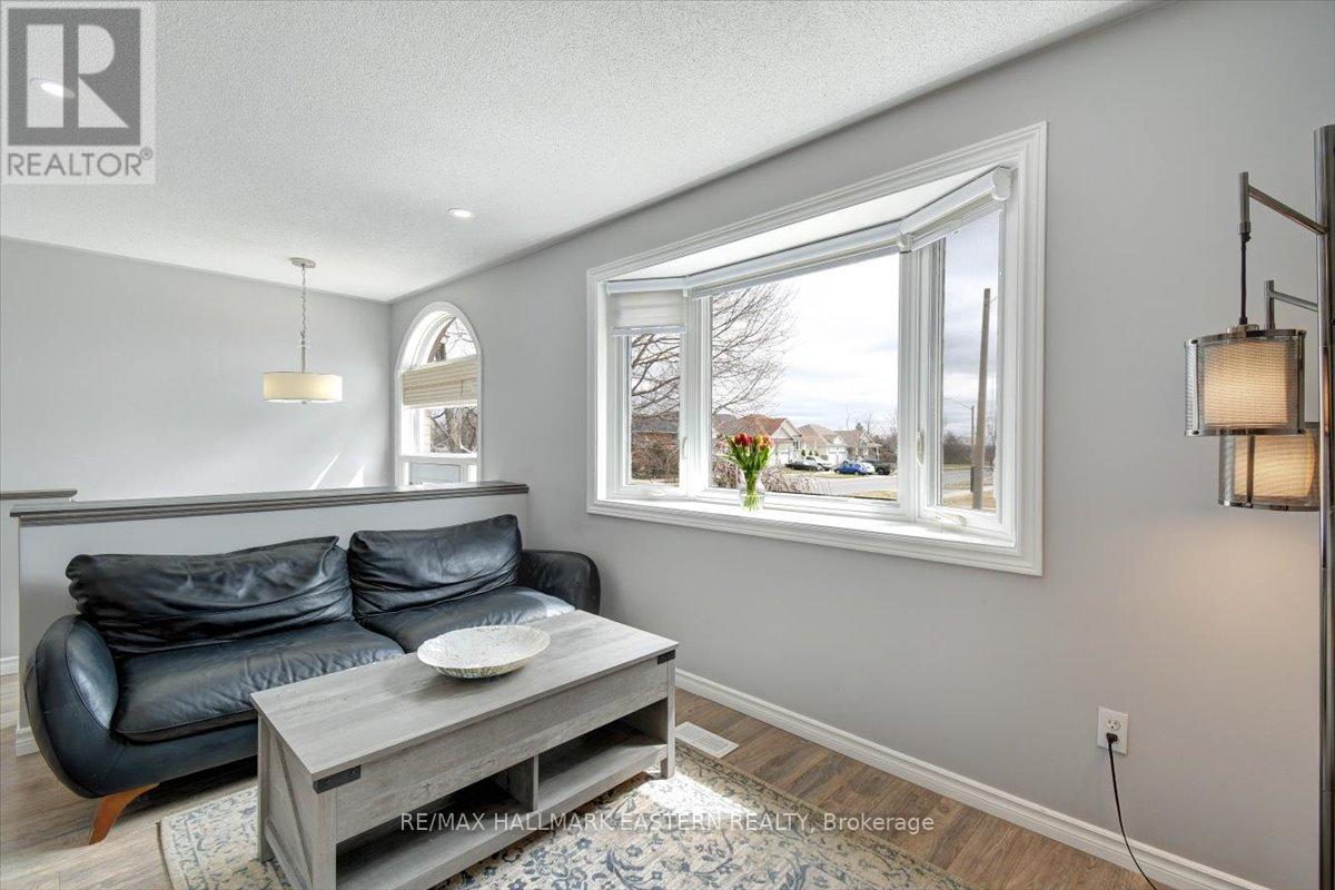 207 Milroy Drive, Peterborough North (North), Ontario  K9H 7M8 - Photo 8 - X12091663