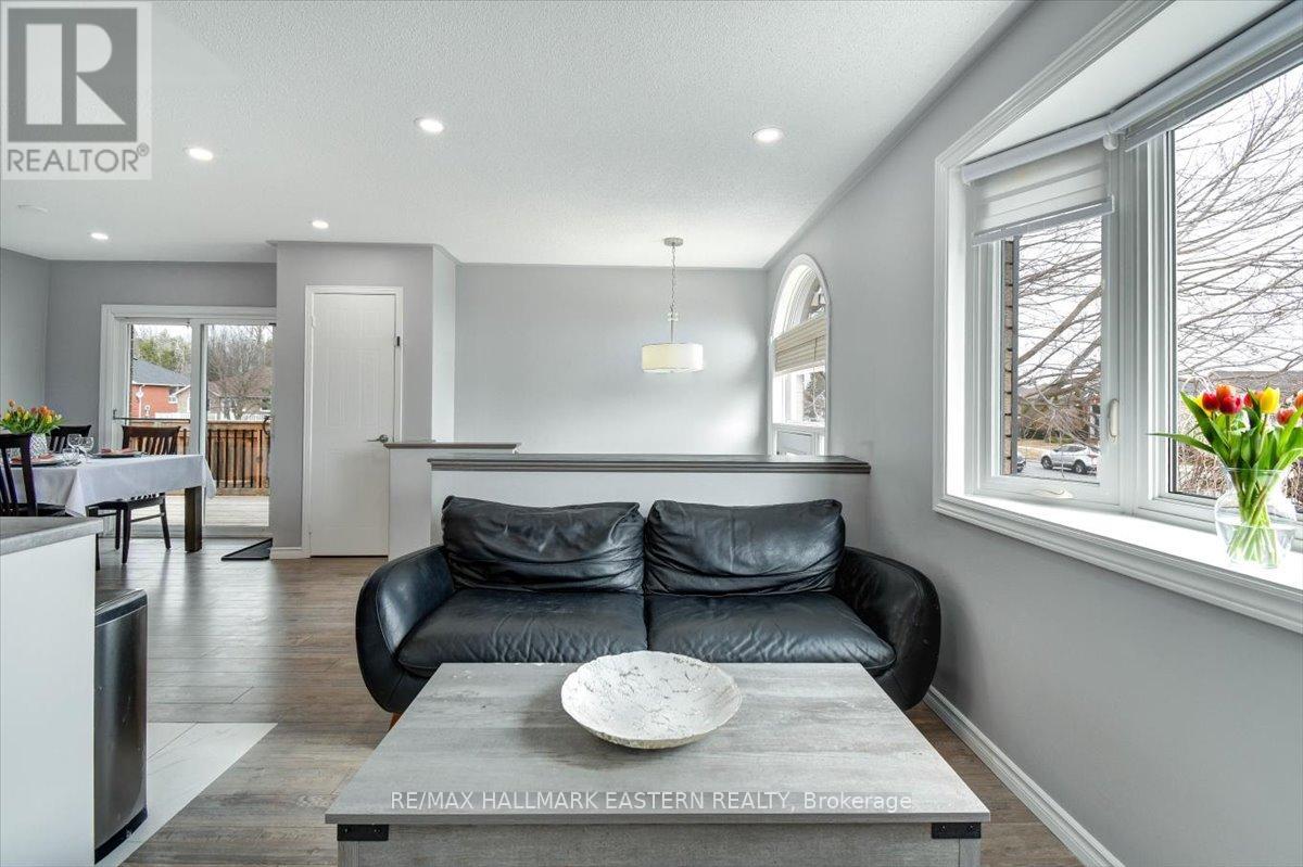 207 Milroy Drive, Peterborough North (North), Ontario  K9H 7M8 - Photo 9 - X12091663