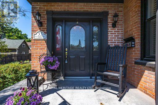 33 Victoria Avenue N, Kawartha Lakes (Lindsay), Ontario  K9V 4E8 - Photo 3 - X12091957