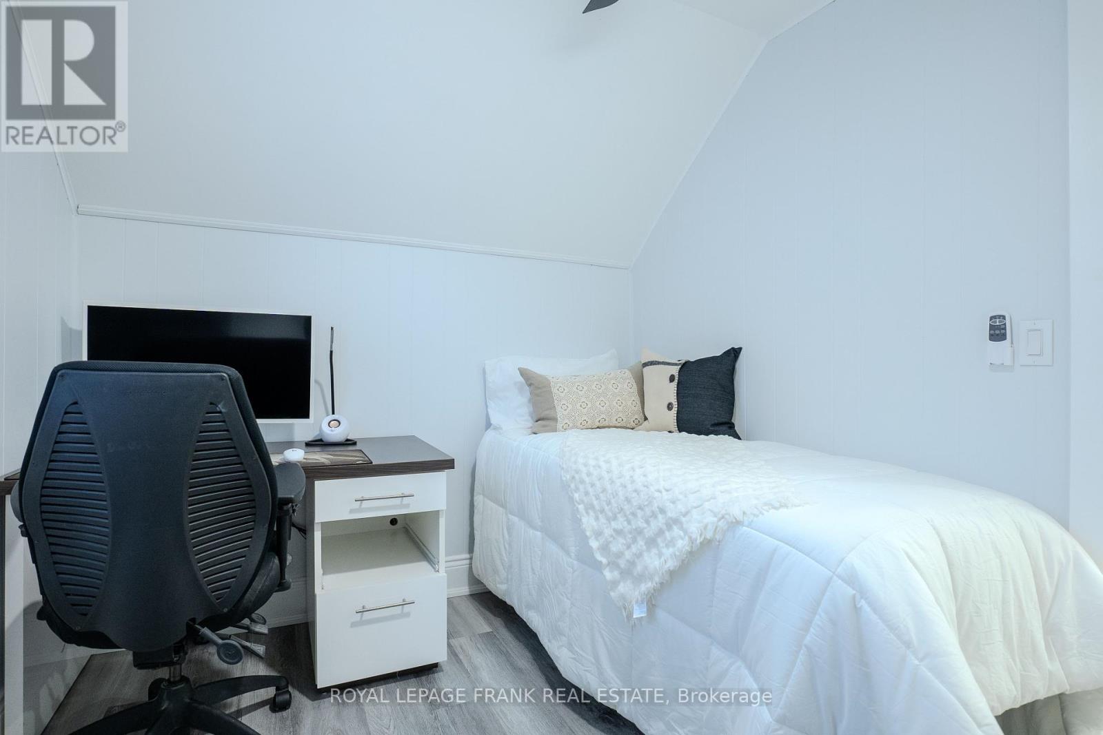 71 Cambridge Street S, Kawartha Lakes (Lindsay), Ontario  K9V 3C4 - Photo 10 - X12092130