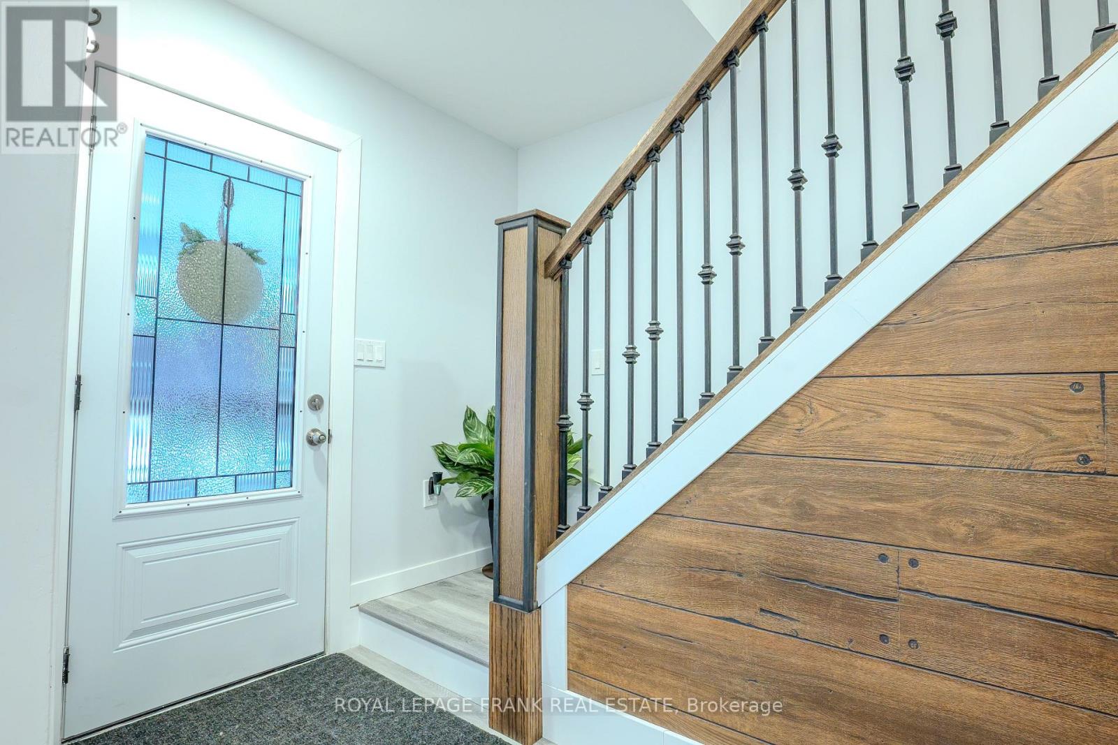 71 Cambridge Street S, Kawartha Lakes (Lindsay), Ontario  K9V 3C4 - Photo 17 - X12092130